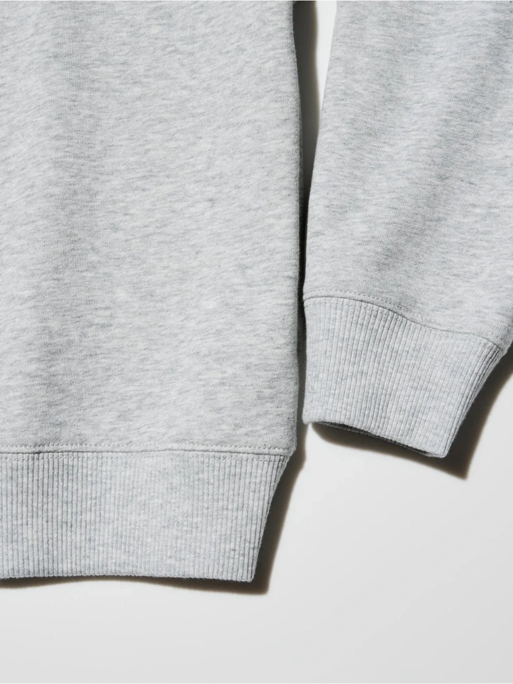 NWT Uniqlo KIDS Ultra Stretch Sweatshirt 5-6t